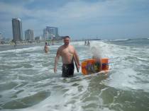 545213_580499135341837_1632276200_n